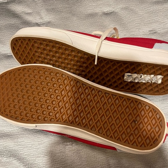 Vans - Picture 3 of 6